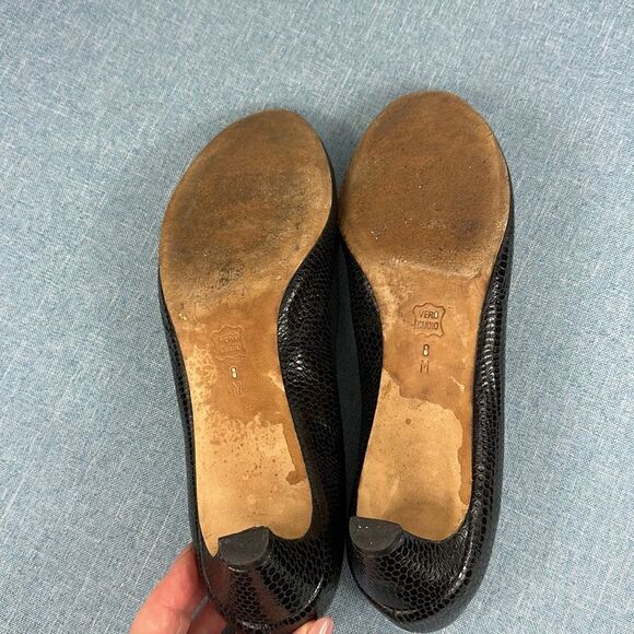 Vaneli Baxter Embossed Snake Heels Peep Toe Pumps In Black Size 8 M - Picture 8 of 9
